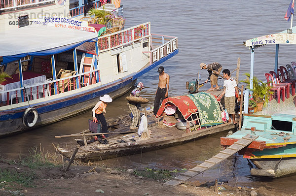 Touristische Boote auf dem Tonle Sap-Fluss  Phnom Penh  Kambodscha  Indochina  Südostasien  Asien