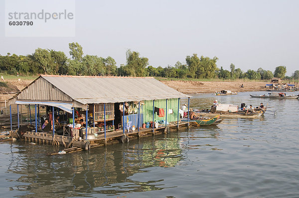 Schwimmende Fischer Dörfern  Mekong River  Phnom Penh  Kambodscha  Indochina  Südostasien  Asien