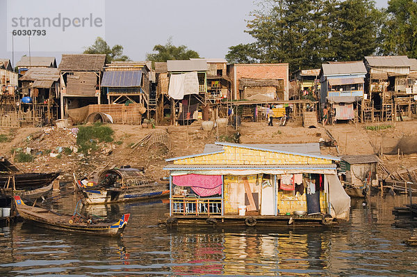 Schwimmende Fischer Dörfern  Mekong River  Phnom Penh  Kambodscha  Indochina  Südostasien  Asien