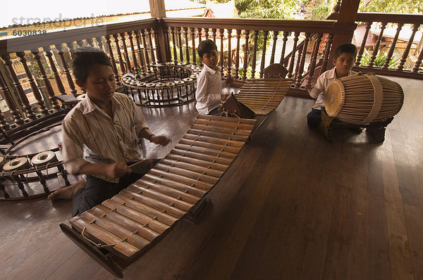 Musiker im Königspalast  Phnom Penh  Kambodscha  Indochina  Südostasien  Asien