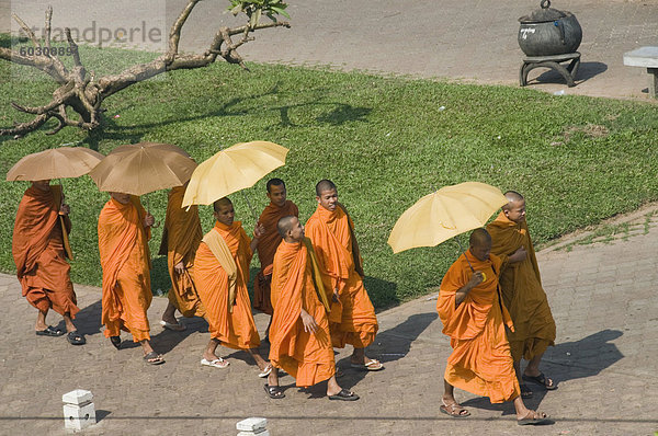 Mönche  Phnom Penh  Kambodscha  Indochina  Südostasien  Asien