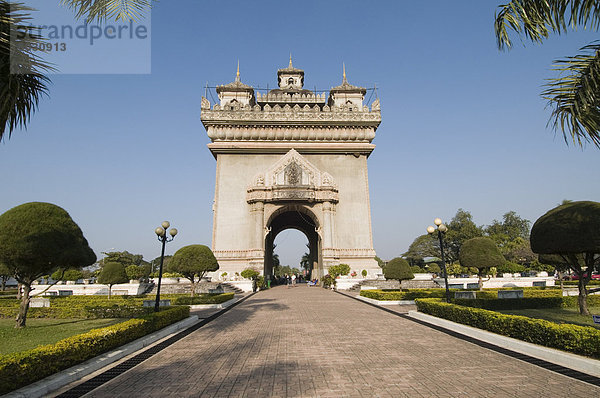 Der Patuxai (Siegestor) auf Lan Xang Avenue  Vientiane  Laos  Indochina  Südostasien  Asien