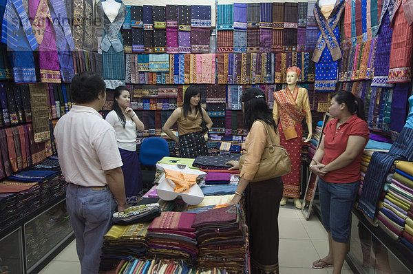 Einkaufen in der Morgenmarkt  Vientiane  Laos  Indochina  Südostasien  Asien