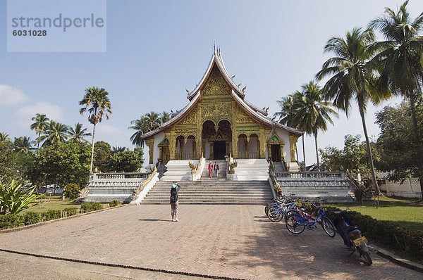 stehend Wohnhaus Palast Schloß Schlösser Statue Südostasien Vietnam Asien Buddha Laos Luang Prabang neu Messehalle