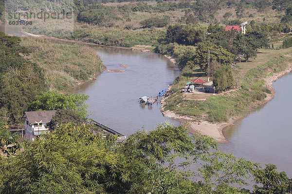 Verbindung nehmen Fluss nass Südostasien Myanmar Asien Bank Kreditinstitut Banken links rechts Thailand