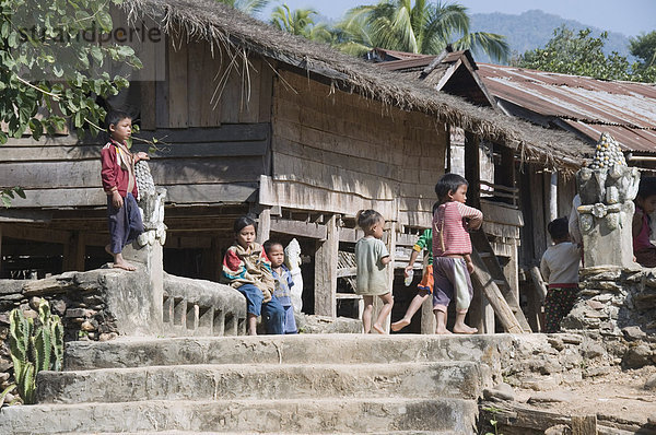 Hatte Tur  Lao Lua Dorf  in der Nähe von Pakbang  Nord-Laos  Indochina  Südostasien  Asien