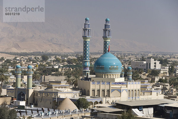 Minarette und Kuppel der Hauptmoschee Zentrum der Wüstenstadt  Lar City  Provinz Fars  Süden des Iran  Naher Osten