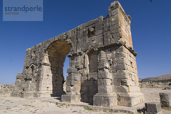 Triumphbogen  römische Website von Volubilis  UNESCO World Heritage Site  Marokko  Nordafrika  Afrika