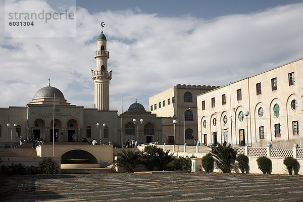Die große Moschee (Kulafuh Al-Rashidin) in der Mitte von Asmara  Eritrea  Afrika