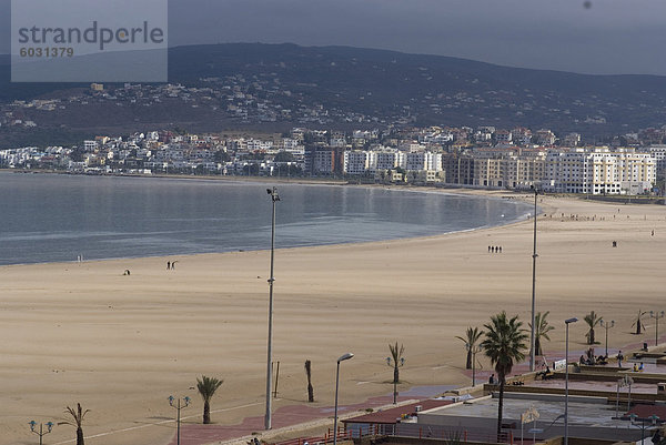 Blick auf die Bucht mit Blick auf Spanien  Tanger  Marokko  Nordafrika  Afrika