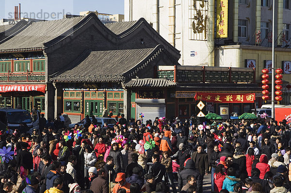 Menschen drängten die Straße auf der Changdian Straße Messe während Chinese New Year  Frühlingsfest  Peking  China  Asien