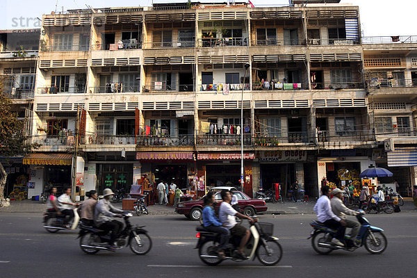 Die belebten Straßen von Phnom Penh  Kambodscha  Indochina  Südostasien  Asien