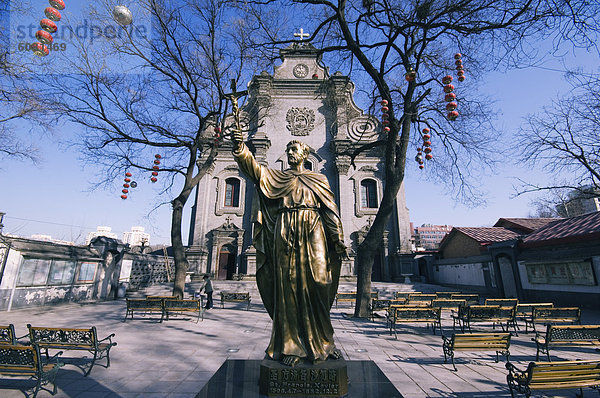 Statue von St. Francis Xavier am South Kathedrale katholische Kirche  Peking  China  Asien