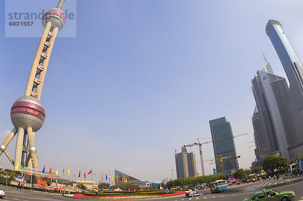 Oriental Pearl Tower und Lujiazui Finanz- und Trade Zone  Shanghai  China  Asien