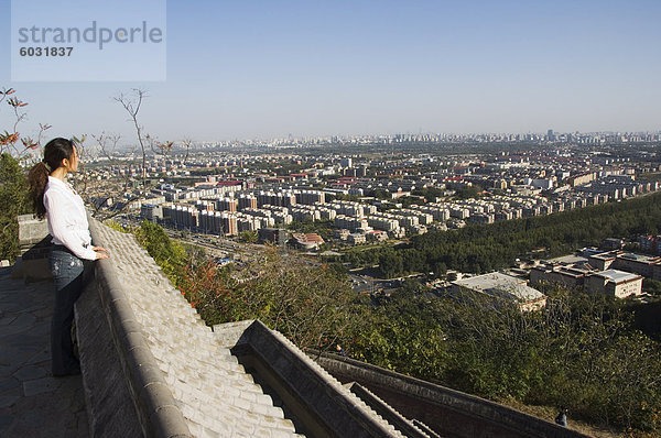 Baiwangshan Forest Park mit Blick auf das Stadt  Beijing  China  Asien