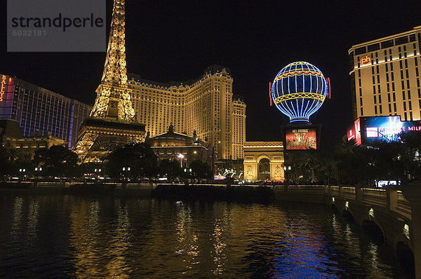 Paris Hotel mit Mini-Eiffelturm  Strip (Las Vegas Boulevard)  Las Vegas  Nevada  Vereinigte Staaten von Amerika  Nordamerika