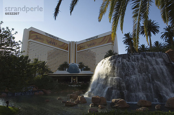 Das Mirage Hotel auf dem Strip (Las Vegas Boulevard)  Las Vegas  Nevada  Vereinigte Staaten von Amerika  Nordamerika