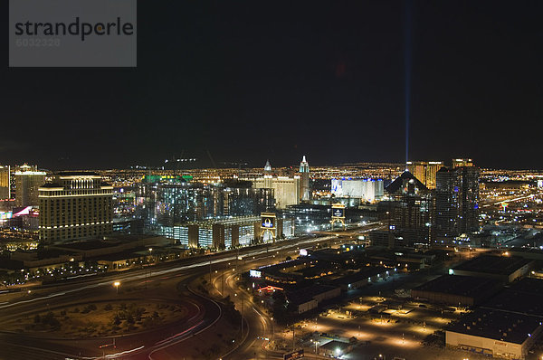 Ansicht des Las Vegas Strip von Voodo-Bar im Rio Hotel  Las Vegas  Nevada  Vereinigte Staaten von Amerika  Nordamerika