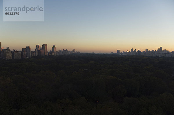 Blick auf den Central Park  Blick nach Norden  Manhattan  New York  New York State  Vereinigten Staaten von Amerika  Nordamerika