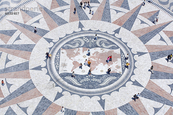 Mosaik Kompass  Denkmal der Entdeckungen  Belem  Lissabon  Portugal  Europa