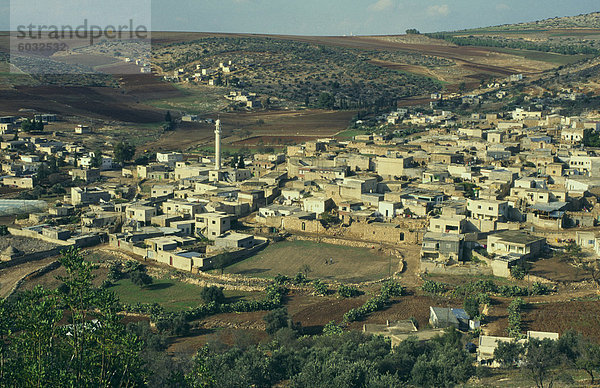 Blick von oberhalb des palästinensischen Dorf von Gilboa  Mount Gilboa  Palästinensische Behörde  Palästina  Naher Osten