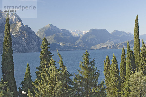 Blick Norden Gardasee Dolomiten jenseits  Italien  Europa