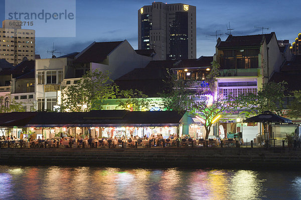 Boot Quay-Restaurants in der Abenddämmerung  Singapur  Südostasien  Asien