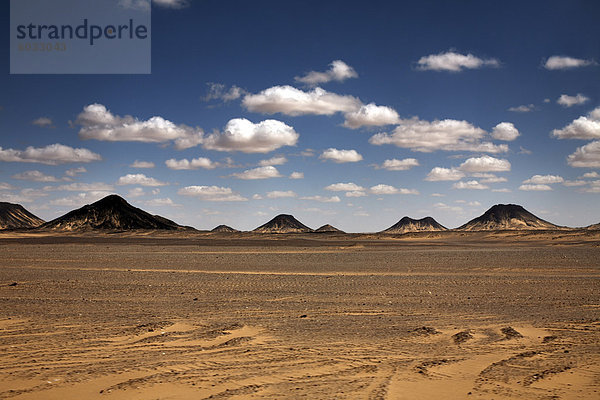 Die Landschaft zwischen der Bahariyya und Farafra Oasen  Ägypten  Nordafrika  Westafrika