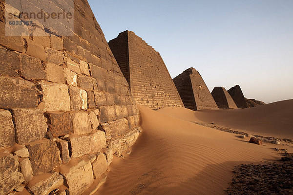 Die Pyramiden von Meroe  Sudan beliebtesten touristischen Attraktion  Bagrawiyah  Sudan  Afrika