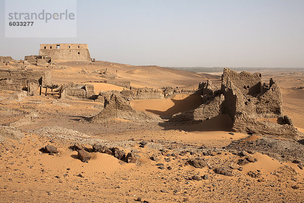 Die Ruinen von der mittelalterlichen Stadt von Alt Dunqula  Sudan  Afrika