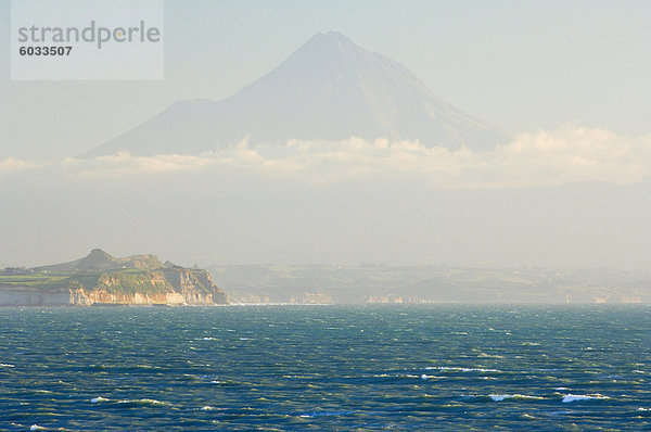 Mount Egmont (Mount Taranaki) und North Taranaki Bight  Nordinsel  Neuseeland  Pazifik