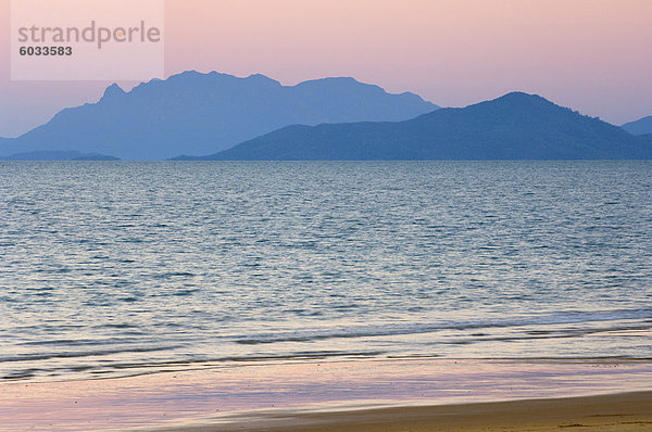 Hinchinbrook Island von South Mission Beach  Queensland  Australien  Pazifik