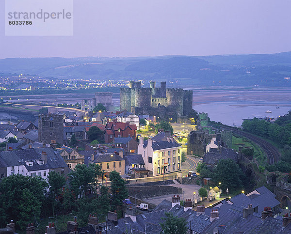 Luftbild von Conway und Burg  UNESCO Weltkulturerbe  Gwynedd  Nordwales  Vereinigtes Königreich  Europa