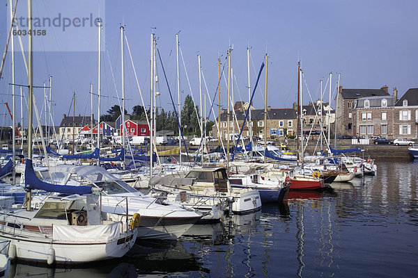 Hafen  Paimpol  Cotes d ' Armor  Bretagne  Frankreich  Europa