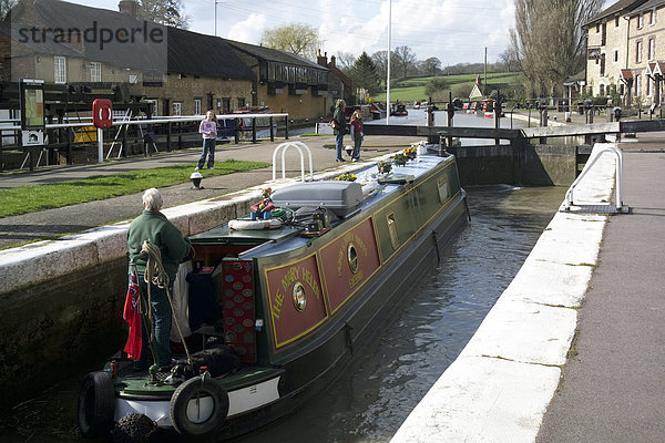 Kanal  Dorf und Wasserstraßen Museum  Stoke Bruerne  Grand Union Canal  Northamptonshire  England  Vereinigtes Königreich  Europa