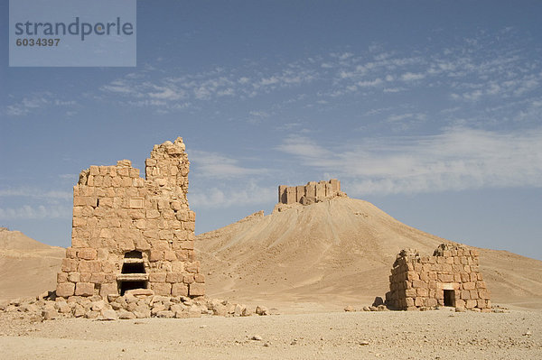 Qala'at ibn Maan Zitadelle Burg  archäologische Ruinen  Palmyra in Syrien  Naher Osten