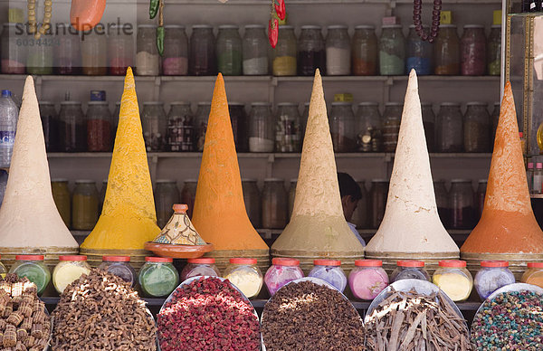 Gewürz-Stall in der Souk  Medina  Marrakesch  Marokko  Nordafrika  Afrika