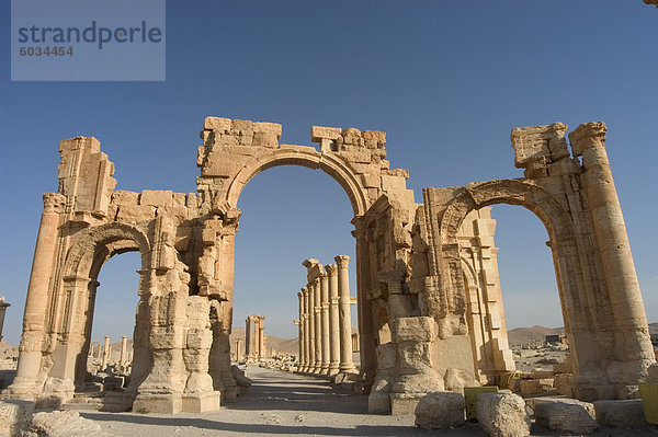 Triumphbogen  archäologische Ruinen  Palmyra  UNESCO Weltkulturerbe  Syrien  Naher Osten