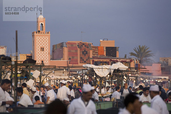 Open-Air-Restaurants am Platz Jemaa el-Fna am Abend  Marrakesch  Marokko  Nordafrika  Afrika