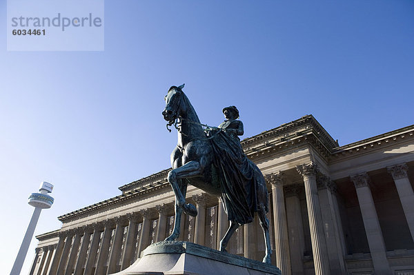 Statue  St. George's Hall  Liverpool  Merseyside  England  Vereinigtes Königreich  Europa