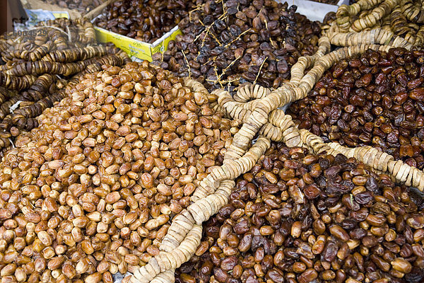 Getrocknete Früchte für den Verkauf in den Souk  Essaouira  Marokko  Nordafrika  Afrika