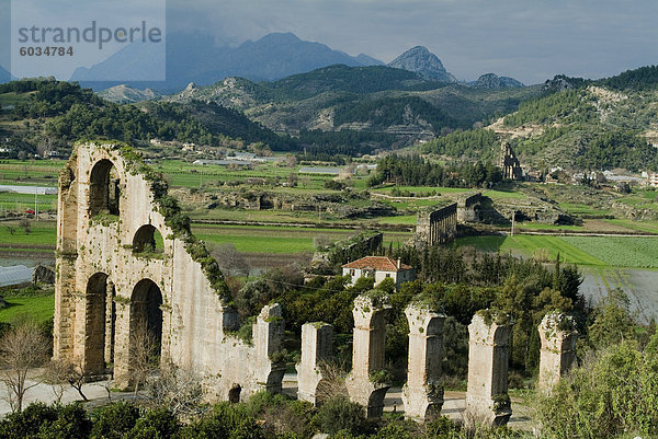 Ruinen des römischen Aquädukt  Aspendos  Anatolien  Türkei  Kleinasien  Eurasien