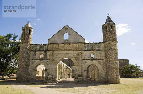 Kloster und Kirche der Cuilapan  Oaxaca  Mexiko  Nordamerika