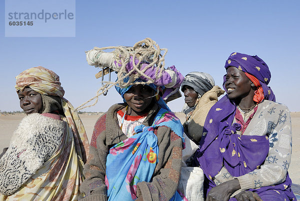 Dorfbewohner in die nubische Wüste  Sudan  Afrika