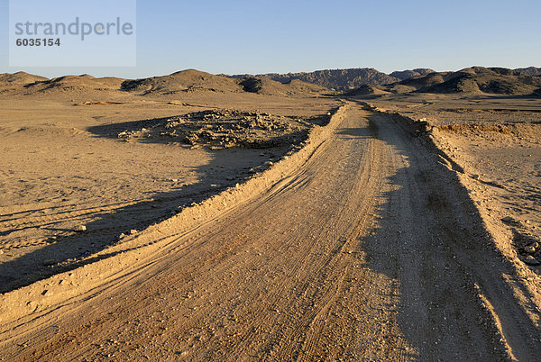Dirt Road  nubische Wüste  Sudan  Afrika