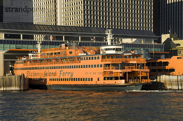 Staten Island Ferry  Business Distrikt  Lower Manhattan  New York City  New York  Vereinigte Staaten von Amerika  Nordamerika