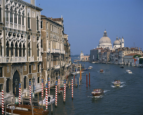 Der Canal Grande von Accademia-Brücke in Richtung Kanal San Marco in Venedig  UNESCO World Heritage Site  Veneto  Italien  Europa