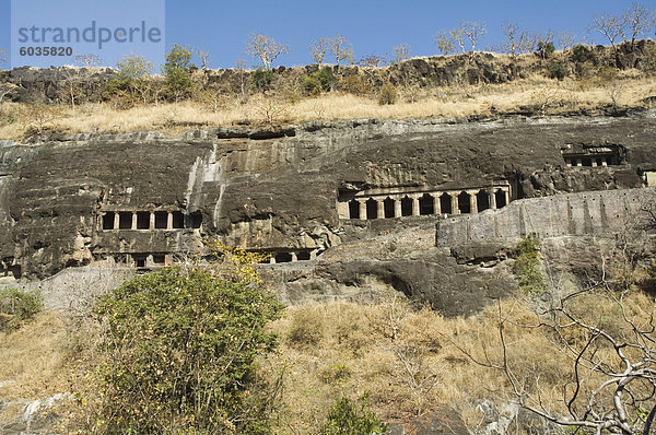 Ajanta Höhlensystem  geschnitzt von buddhistischen Tempeln in Fels aus dem 5. Jahrhundert v. Chr.  UNESCO Weltkulturerbe  Ajanta  Maharashtra  Indien  Asien