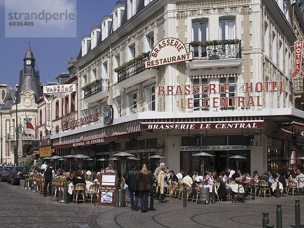 Open-Air-Pflaster Brasserie Restaurant  Trouville  Calvados  Normandie  Frankreich  Europa