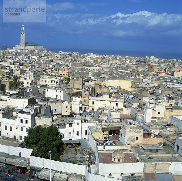 Skyline der Stadt  einschließlich des Hassan II Moschee  Casablanca  Marokko  Nordafrika  Afrikas